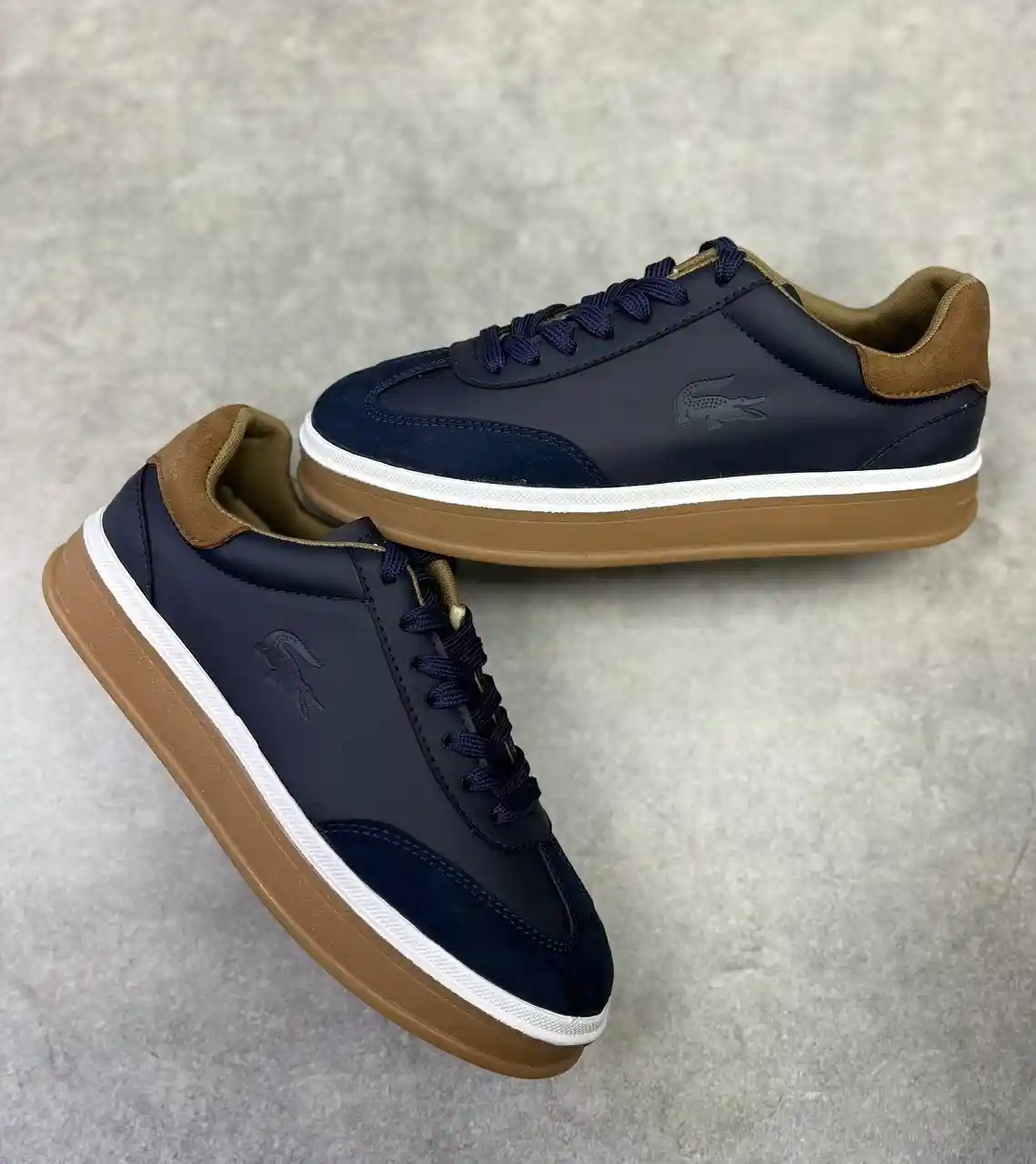 ونس لاگوست - Image 3