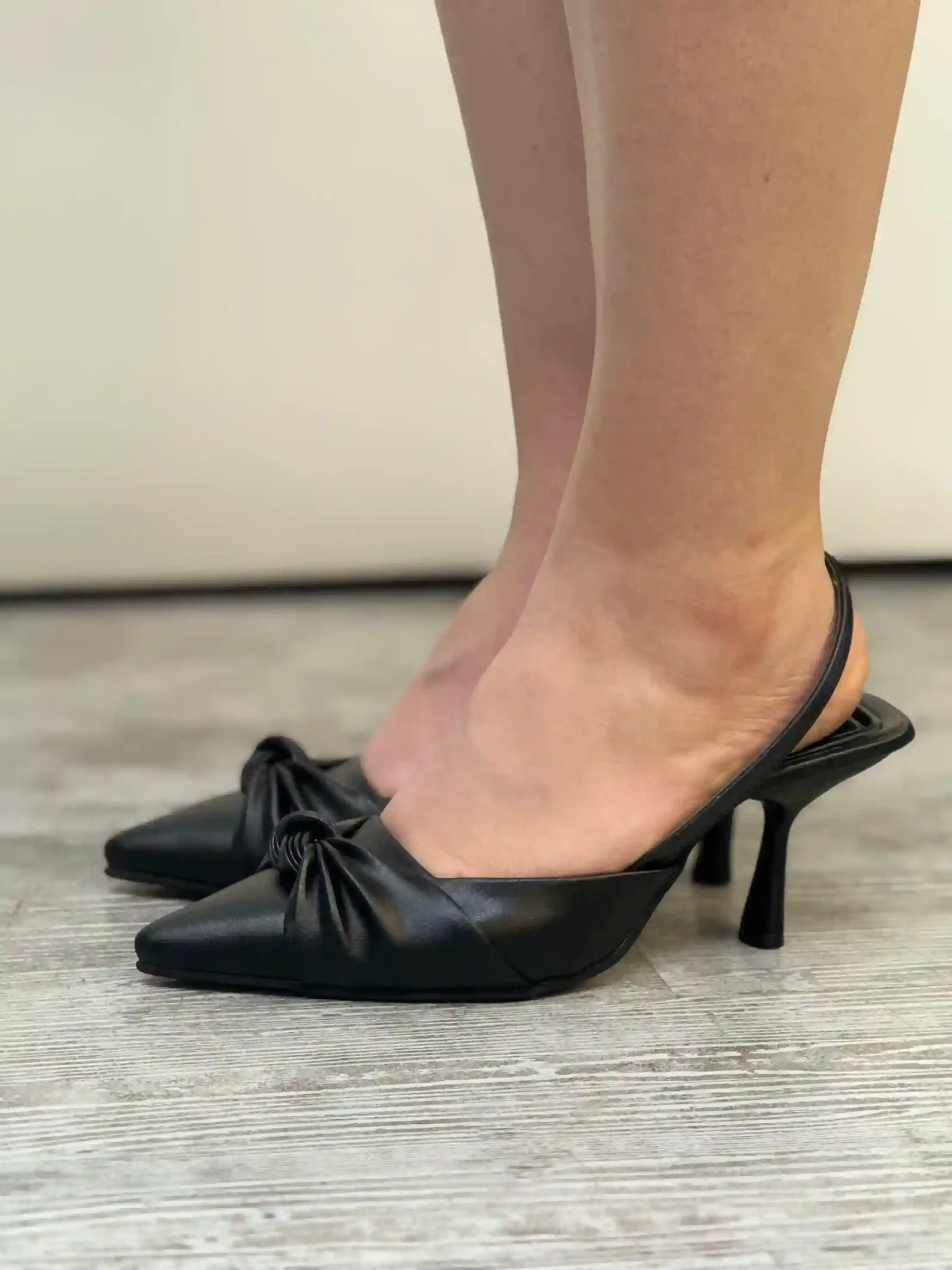 پاشنه مدل دلارا