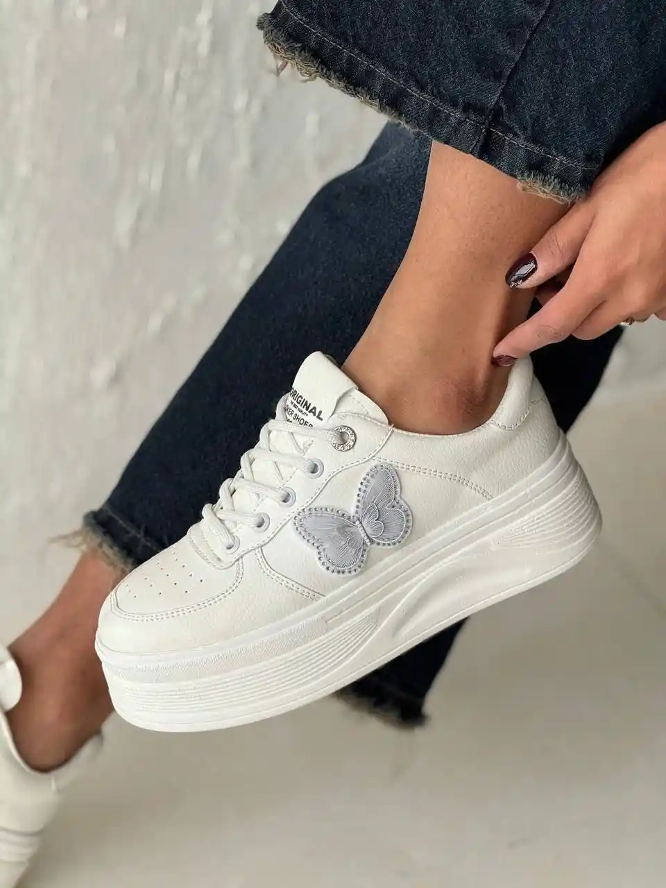 ونس پروانه ای