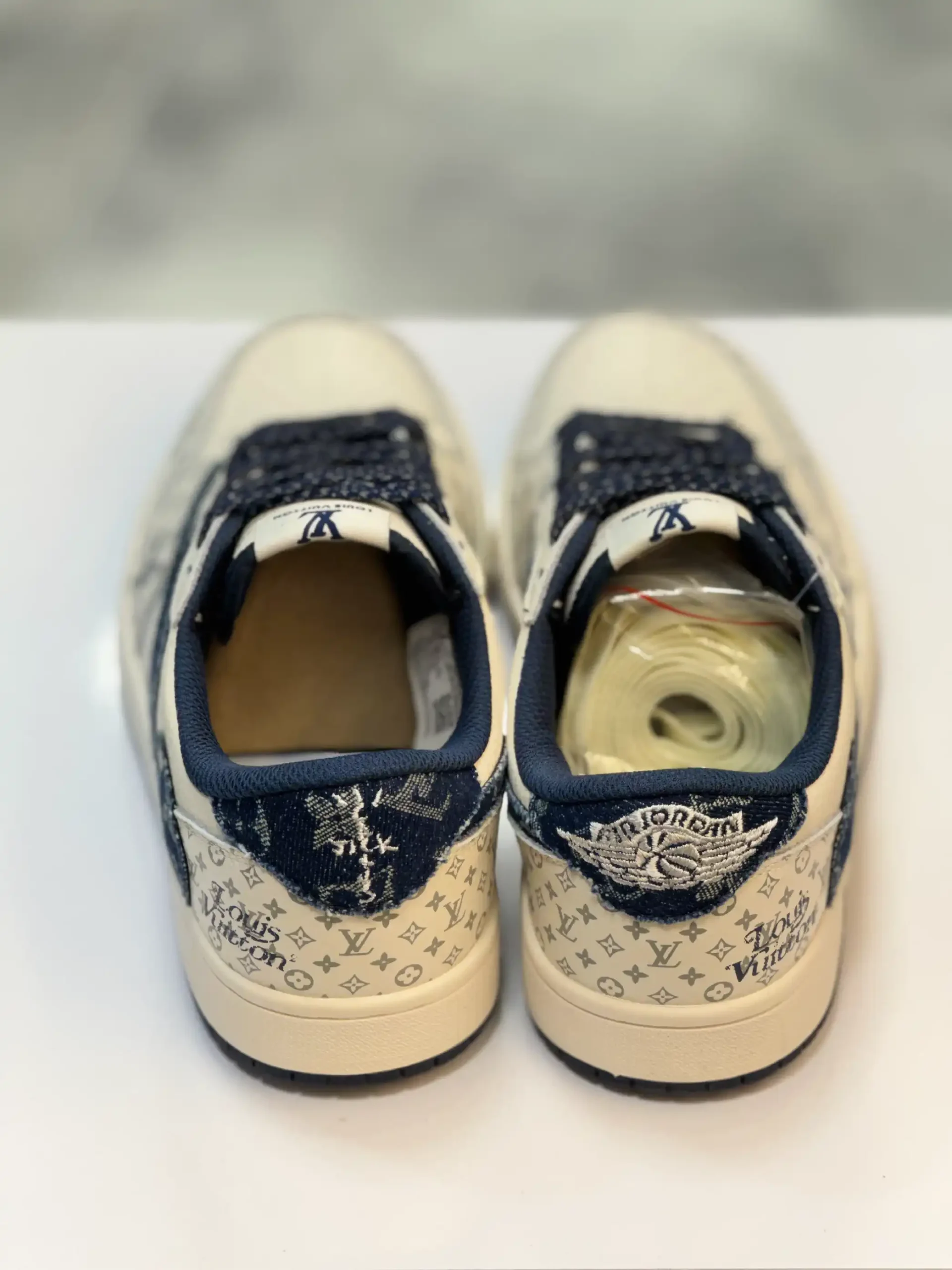 Air jordan 1 Low Travis Scott LV 2 - Image 5